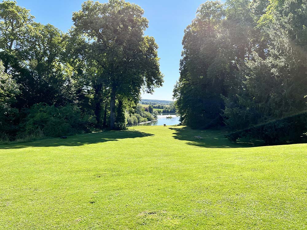Dole parken mod floden