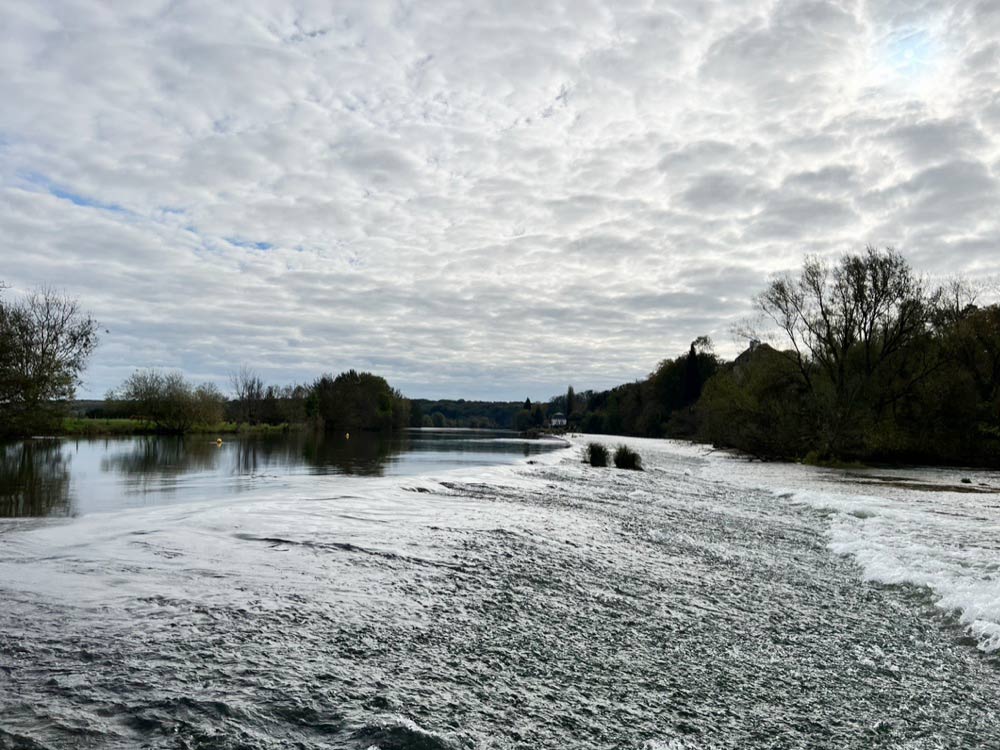 floden ved slusen i Dole